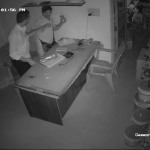 ૧૦૦ રૂપિયા નું પેટ્રોલ નહિ આપતા ઉશ્કેરાઈ ગયેલા ગ્રાહકે પટ્રોલ પંપના કર્મચારીને ધિક્કા મુક્કીનો માર માર્યો 