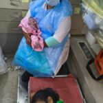 વાપી ના છીરી ૧૦૮ના કર્મચારી દ્વારા રસ્તે જતા ગર્ભવતી મહિલાને એમ્બ્યુલન્સમાં પ્રસુતિ કરાવી