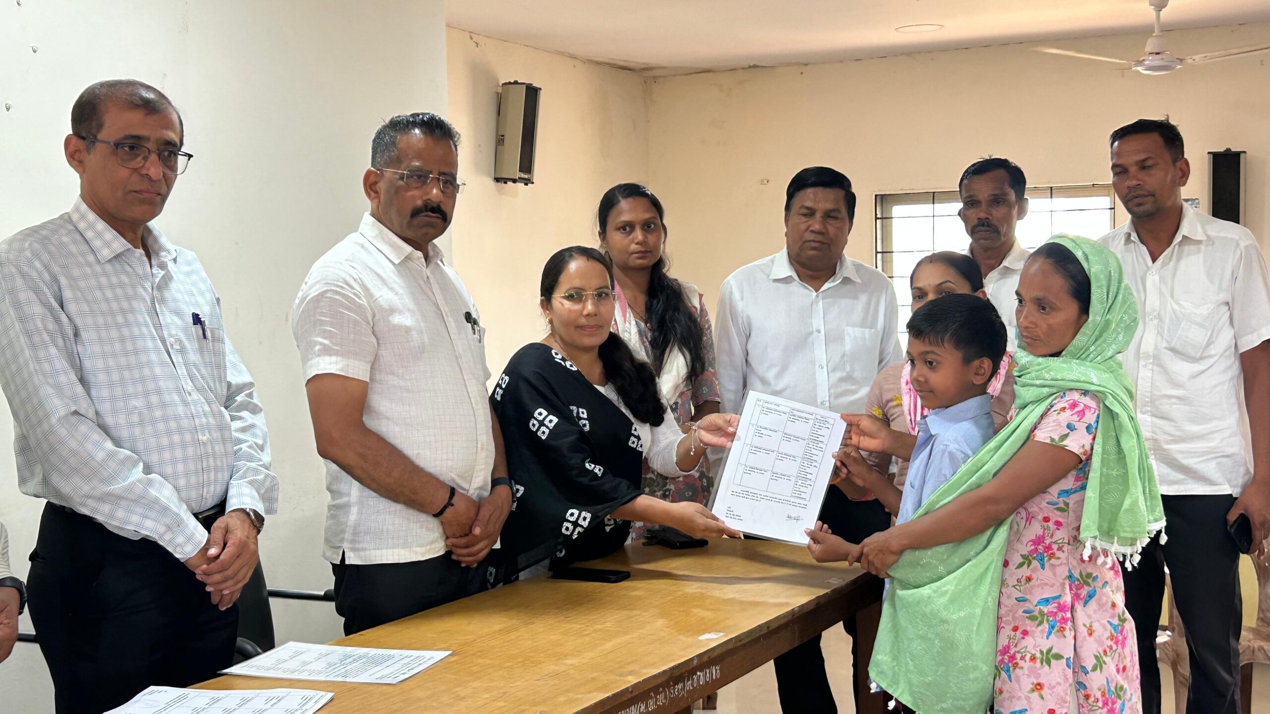 કપરાડા કુંભઘાટ અકસ્માત : મૃતકોના વારસદારોને રૂ. ૨૮ લાખની સહાયનું પ્રમાણપત્ર વિતરણ