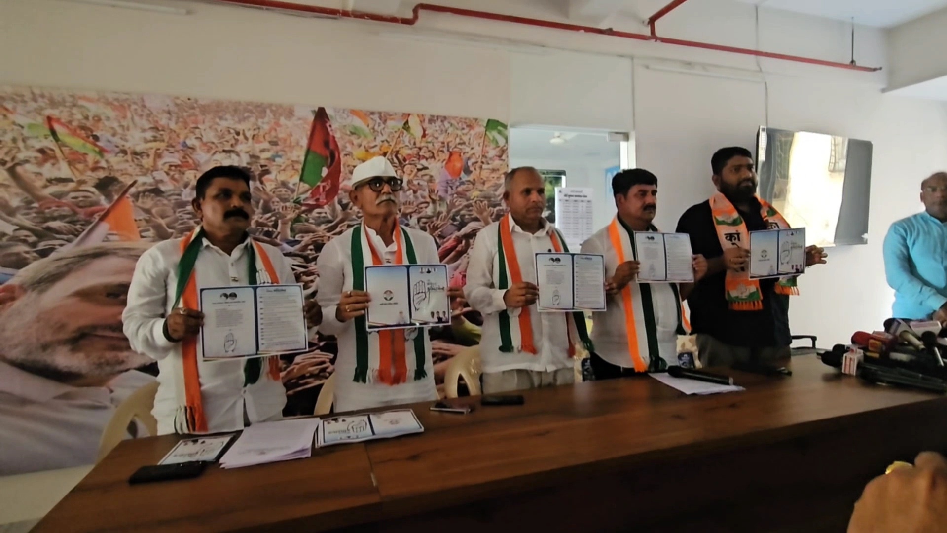 વાપી મહા નગરપાલિકાની ચૂંટણી માટે કોંગ્રેસે  ચૂંટણી ઢંઢેરો જાહેર કર્યો 