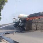 વાપી ચાર રસ્તા ઓવર બ્રિજ ઉપર કન્ટેનર માં ભીષણ આગ થી દોડધામ