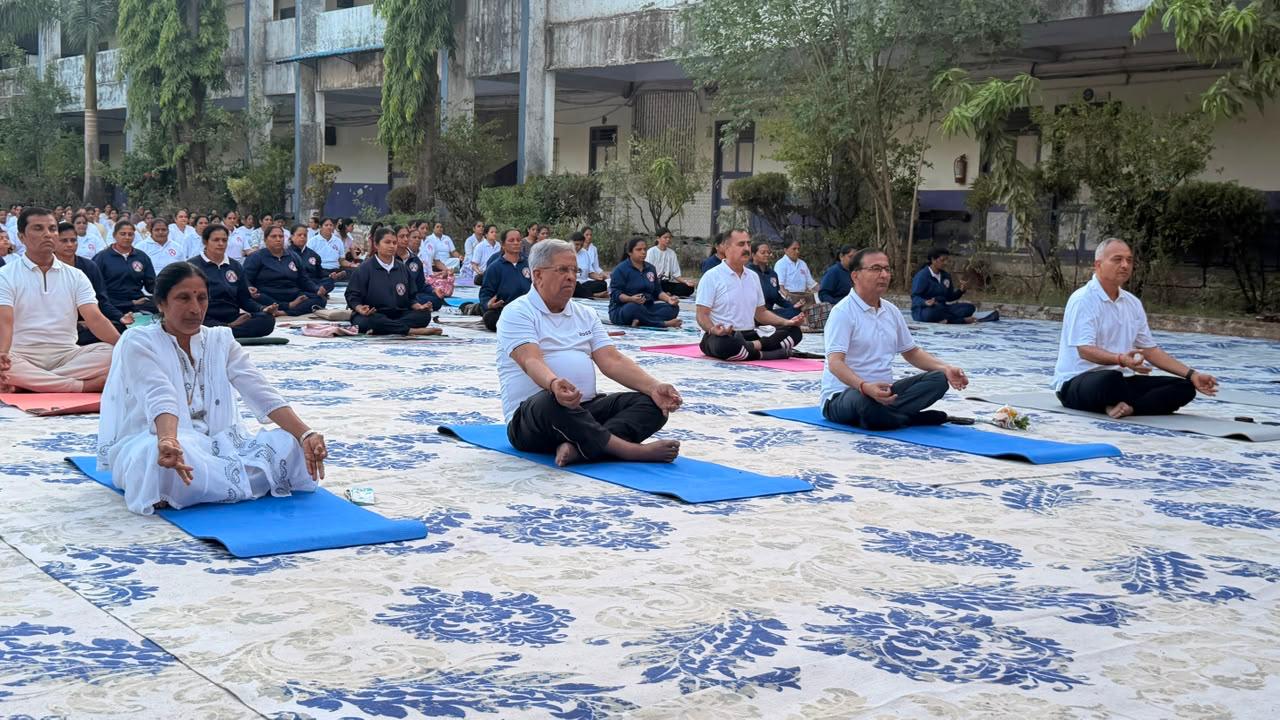 વાપી મહાનગરપાલિકા દ્વારા વિશ્વ યોગ દિવસની ભવ્ય અને ઉત્સાહભેર ઉજવણી