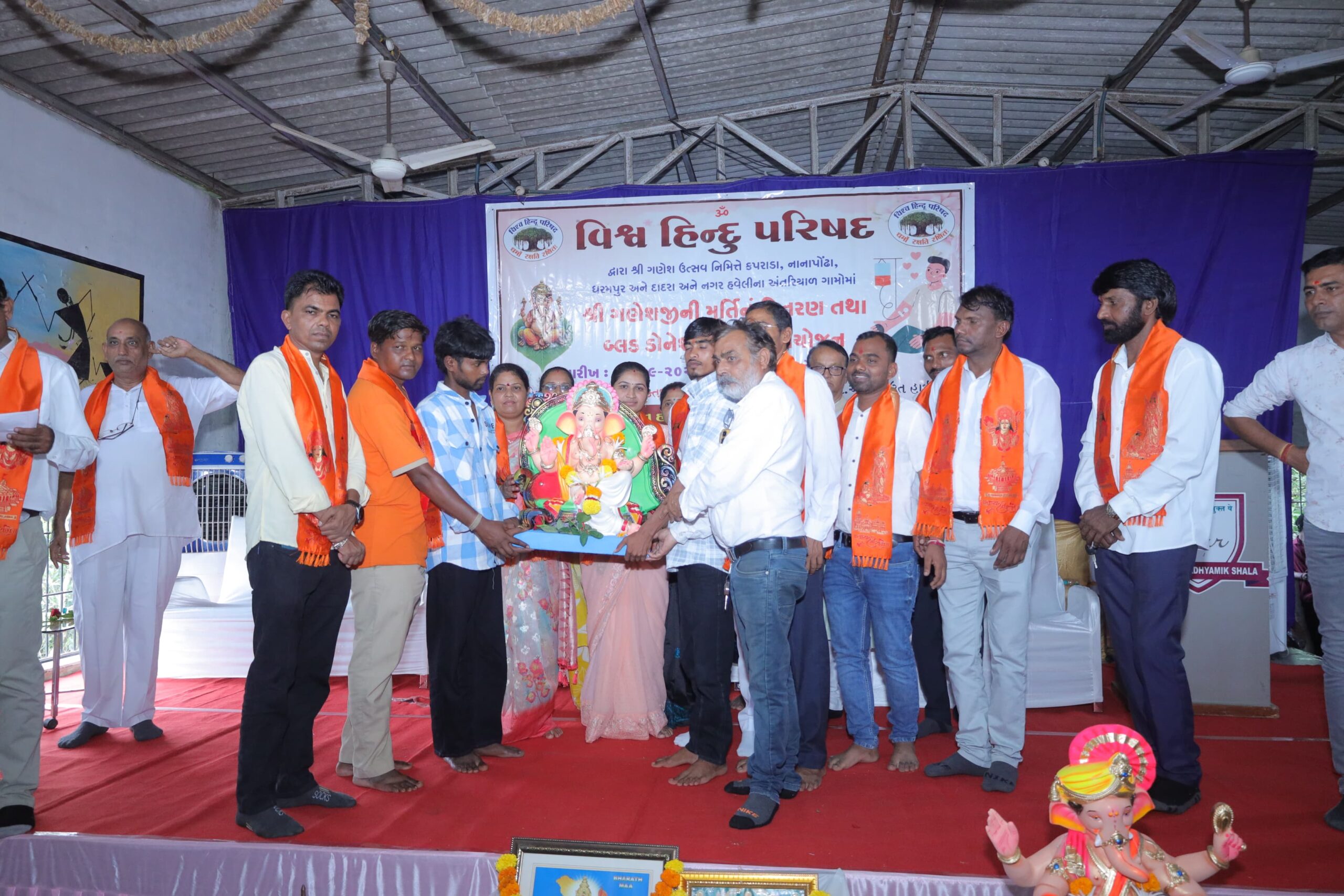 ગણેશોત્સવ નિમિત્તે 300 ગણેશ મૂર્તિનું વિતરણ, રક્તદાન કેમ્પમાં 25 બોટલ રક્ત એકત્ર